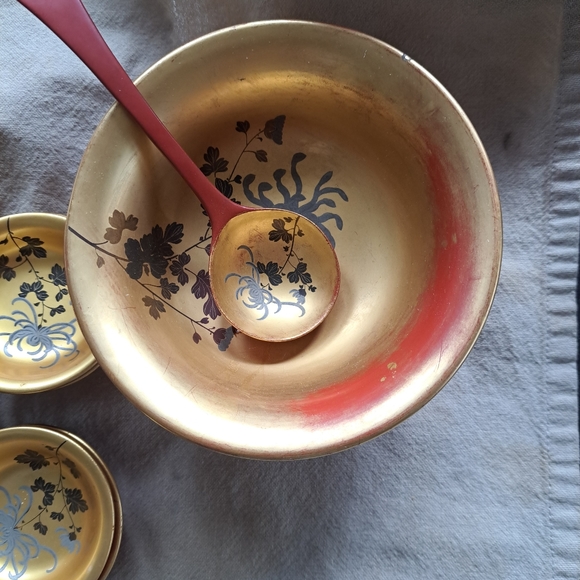Japanese Lacquered Wood serving bowl with 6 dipping bowls. - Picture 4 of 4
